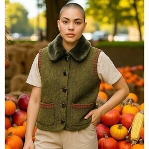VTG Curio Wool Sweater Vest M Faux Fur Collar Green Boho Cottagecore Cozy